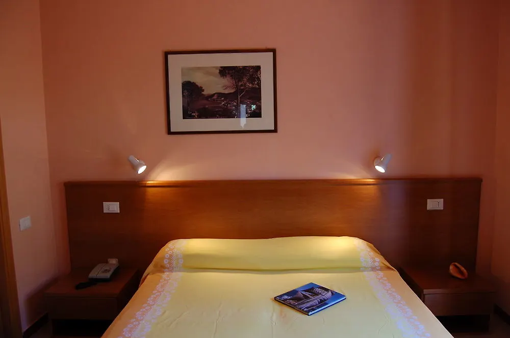 Hotel Marelba Cavo